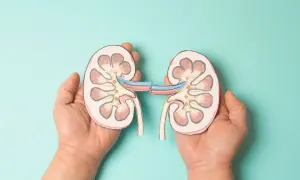 Dłonie trzymają wycięte z papieru nerki, ukazujące przekrój. Ilustracja może symbolizować hipoplazję nerki.