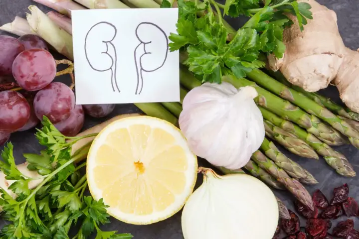 Jak dbać o nerki bez detoksu? Sprawdź, co naprawdę pomaga